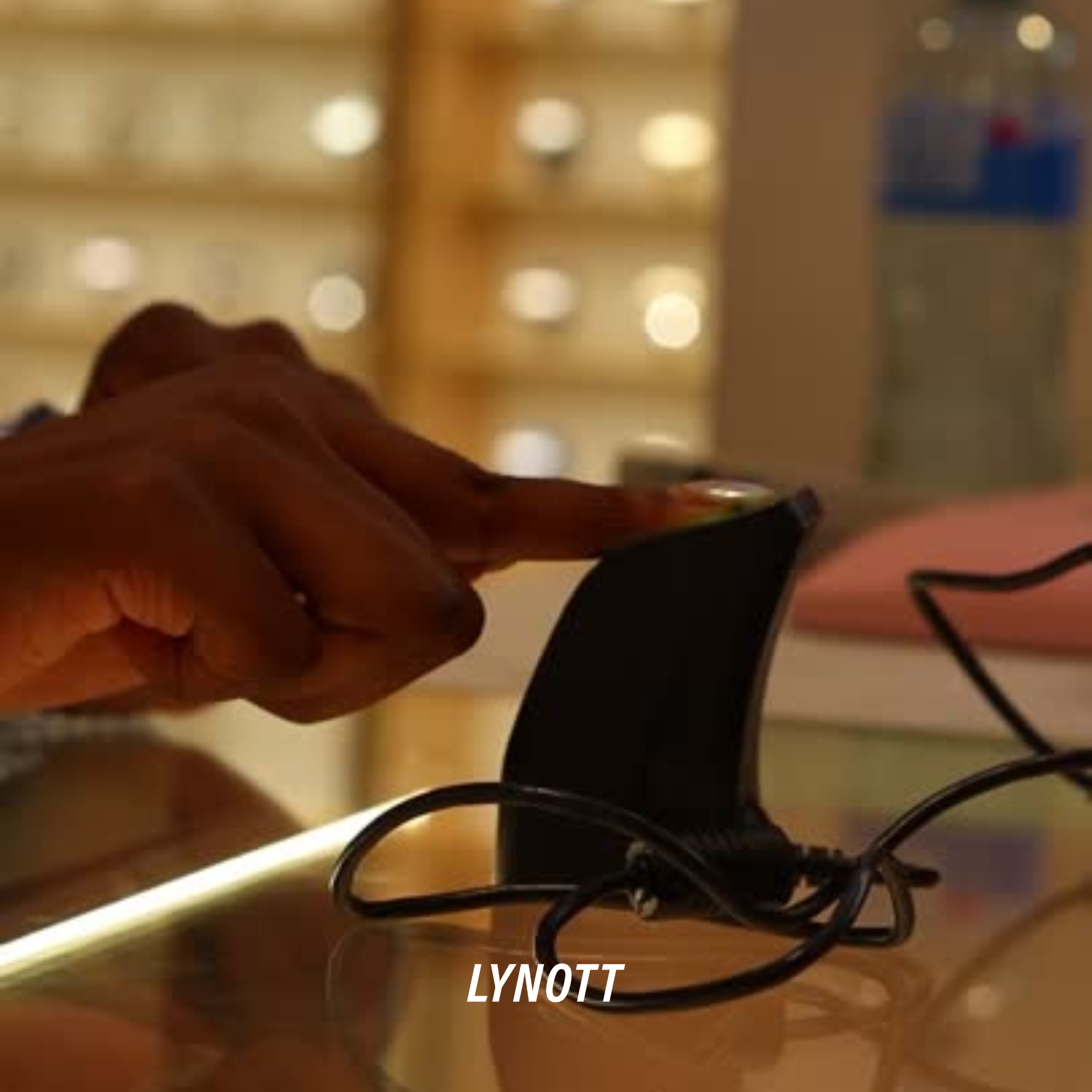 BOOK YOUR FINGERPRINT ENGRAVING IN-STORE