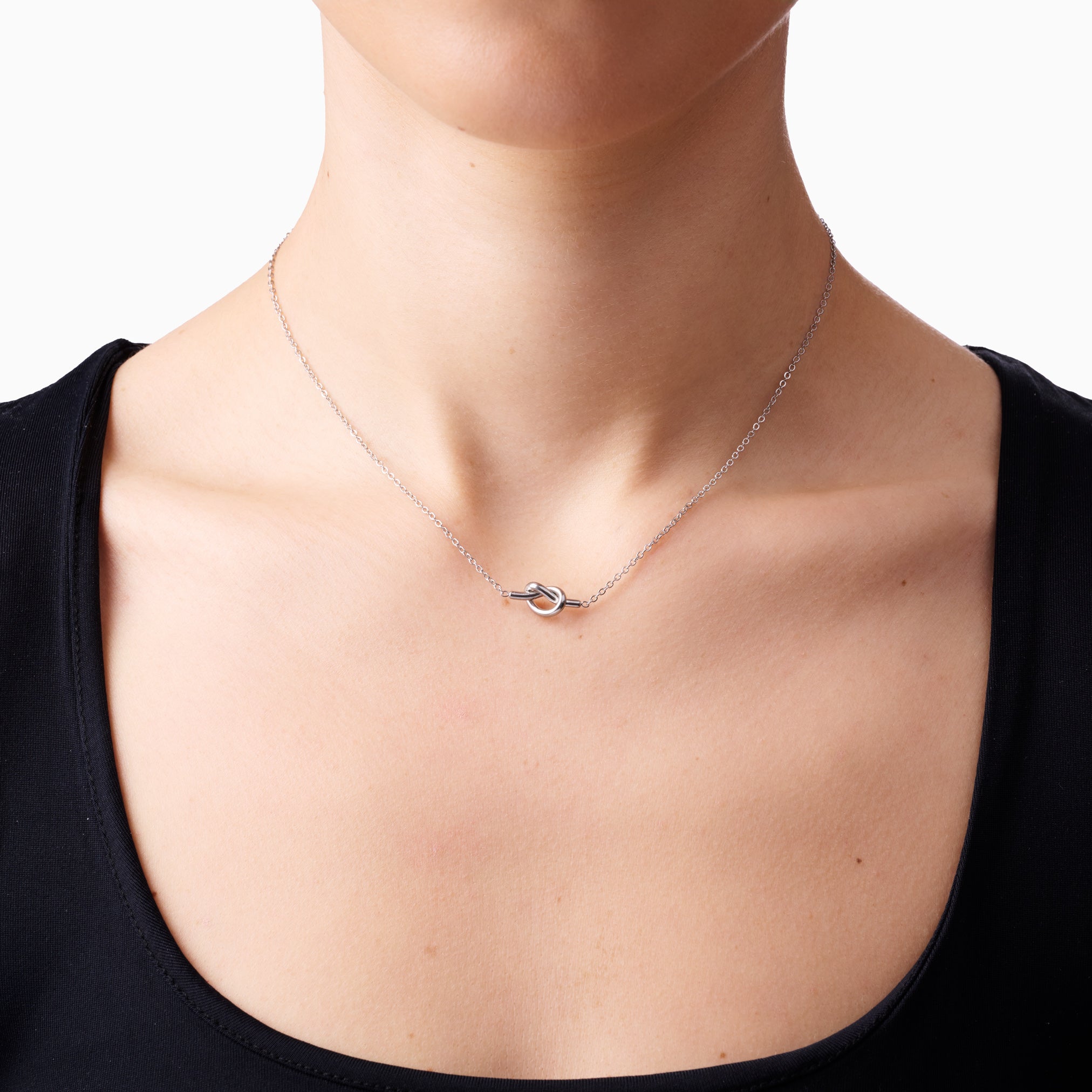 KNOT NECKLACE