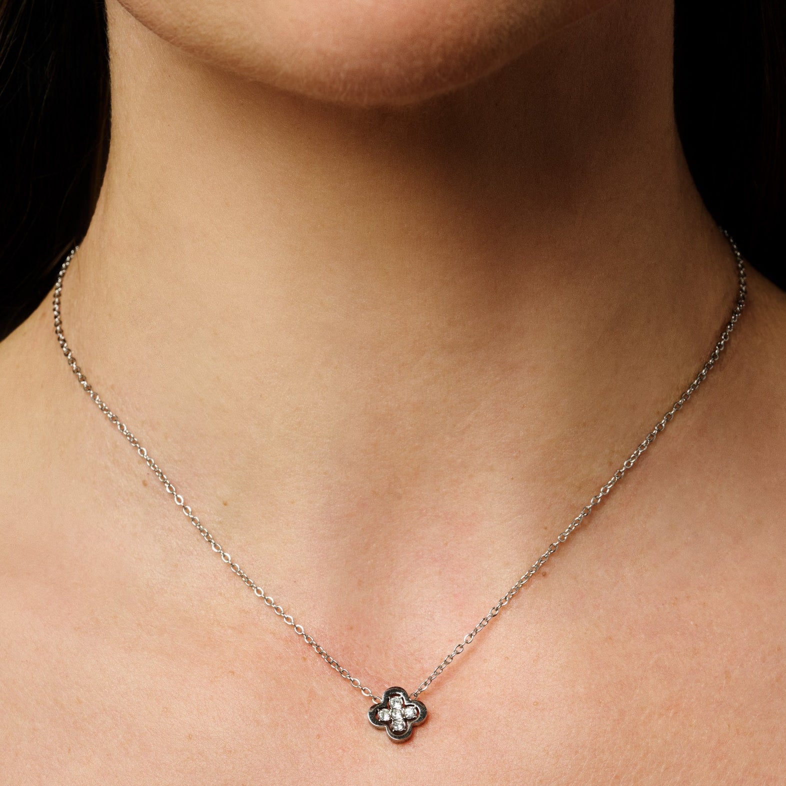 ELEGANCE CLOVER NECKLACE