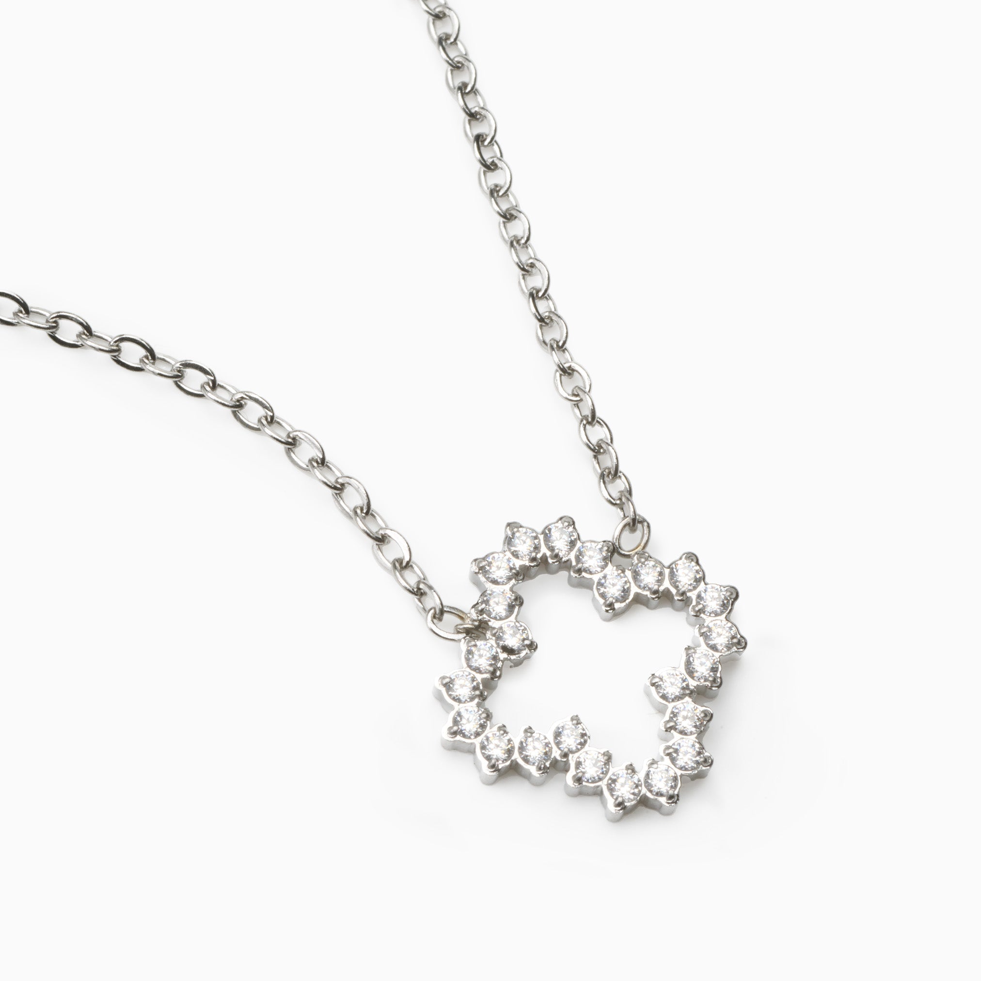 CLUSTER CLOVER NECKLACE