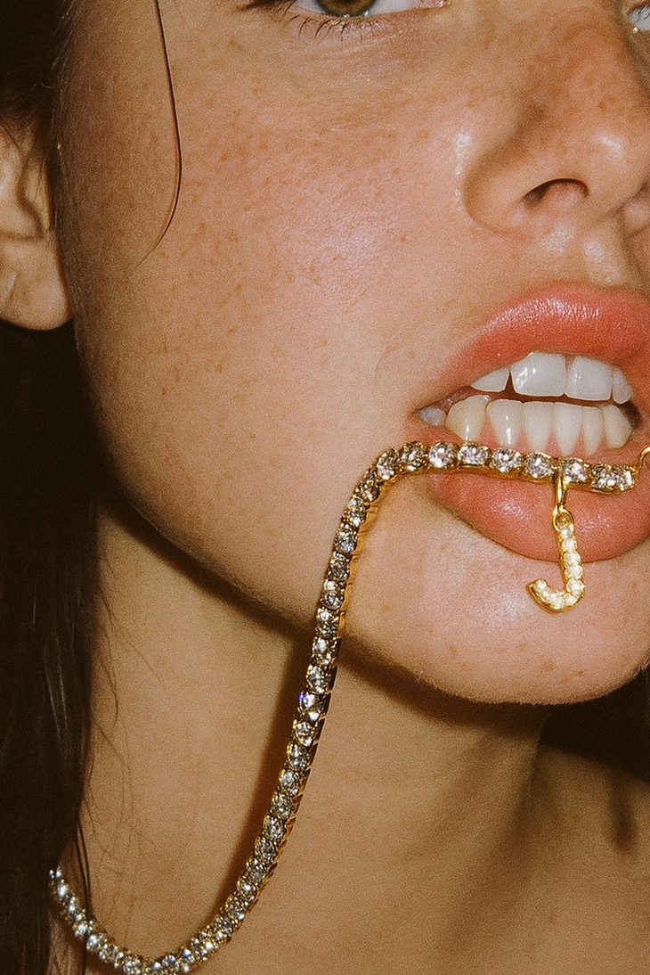 20250925_0919_Vintage_Necklace_Photo_remix_01k5zz5112e84v5r8qgpn2b6gt.png
