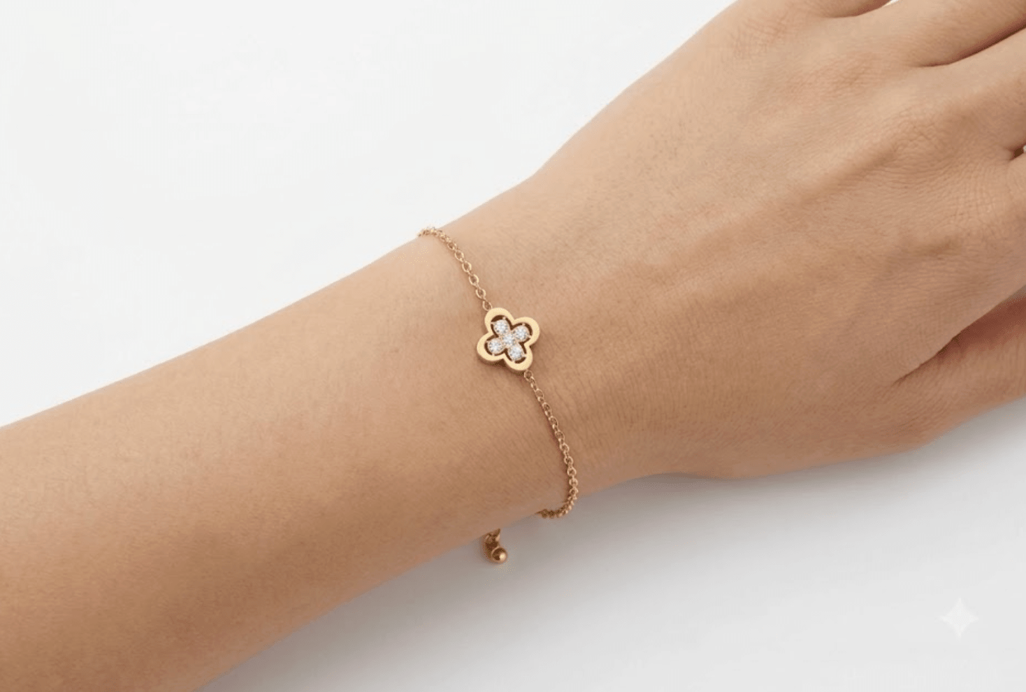ELEGANCE CLOVER BRACELET best gold plated tarnish and water resistant piece by Irish Jewellery brand - Lynott Jewellery