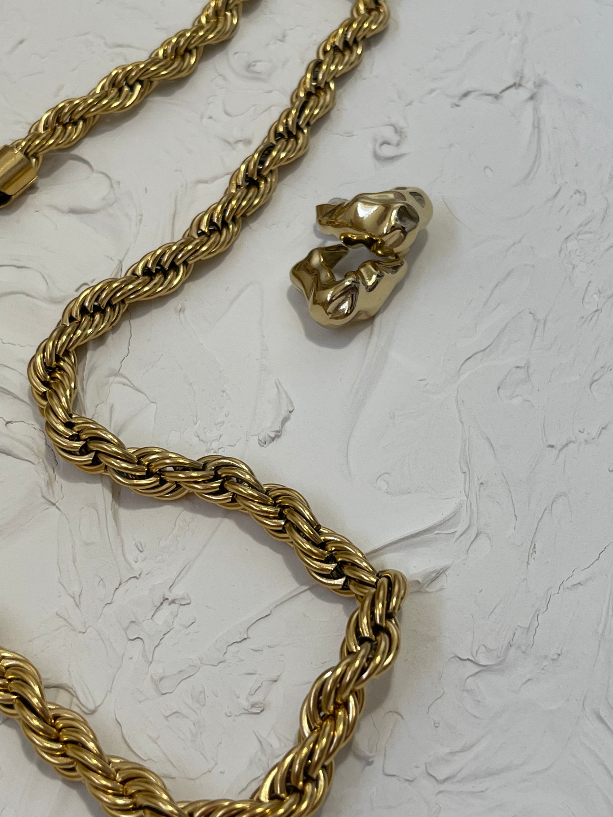 TWISTY CHAIN GOLD NECKLACE - Lynott Jewellery