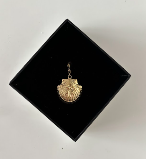 LARGE SHELL CHARM - The Vault