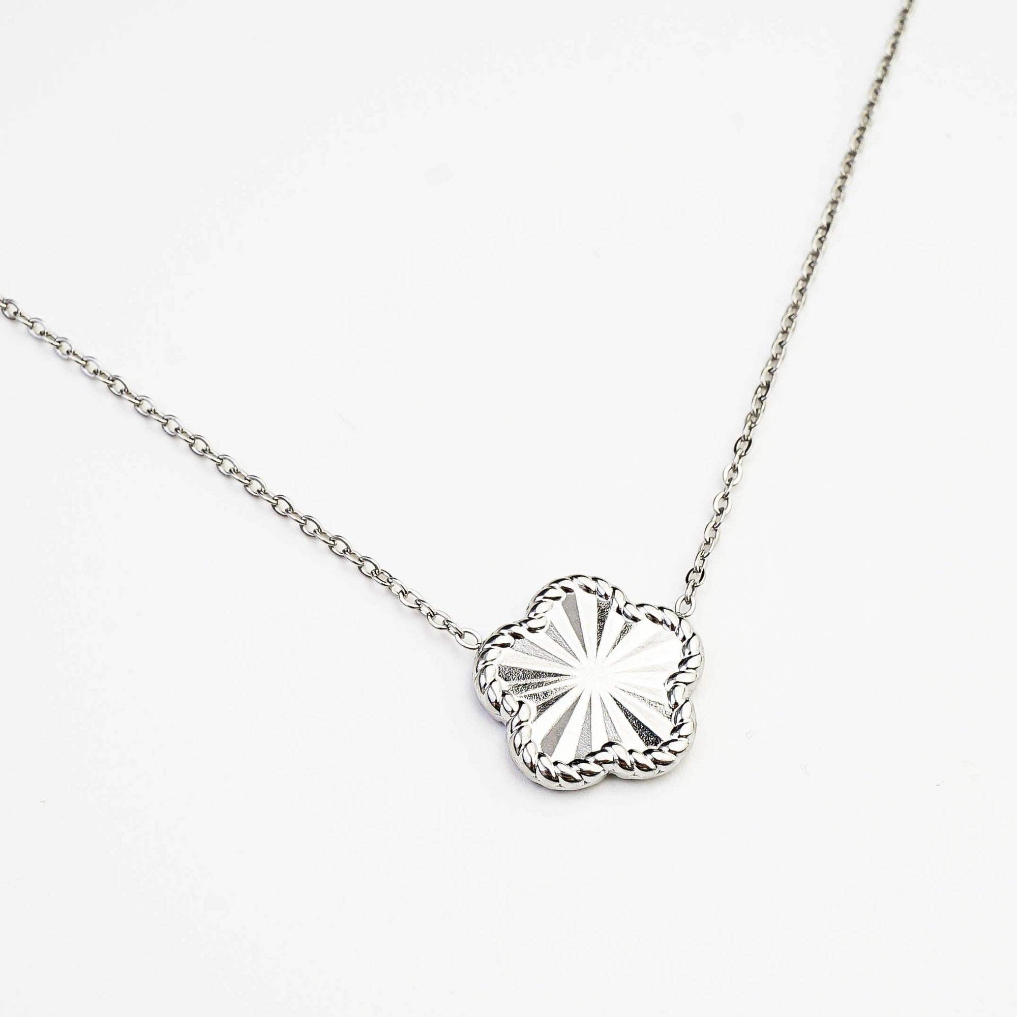 FONDANT CLOVER NECKLACE - Lynott Jewellery