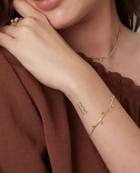 KARLA SLINKY STAR BRACLET GOLD - Lynott Jewellery