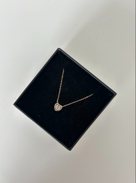 CRYSTAL HEART NECKALCE - The Vault