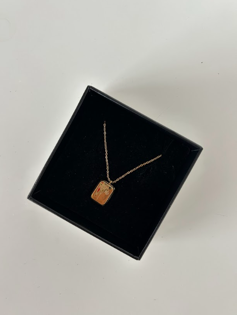 DAISY FLOWER NECKLACE - The Vault