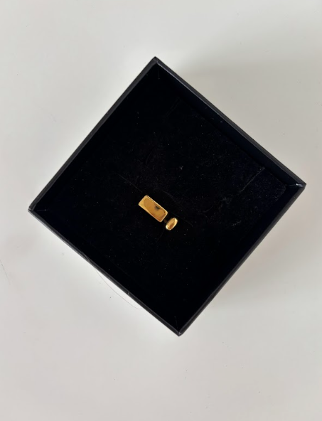 BAR SIGNET RING SIZE 7 - The Vault