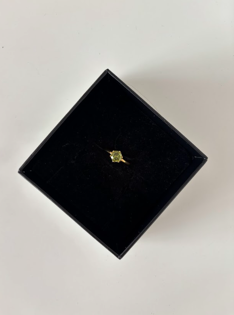 EMERALD STONE RING SIZE 7 - The Vault