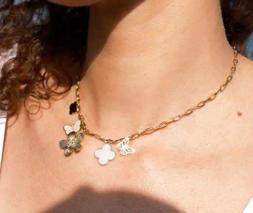 CHARMING CLOVER NECKLACE